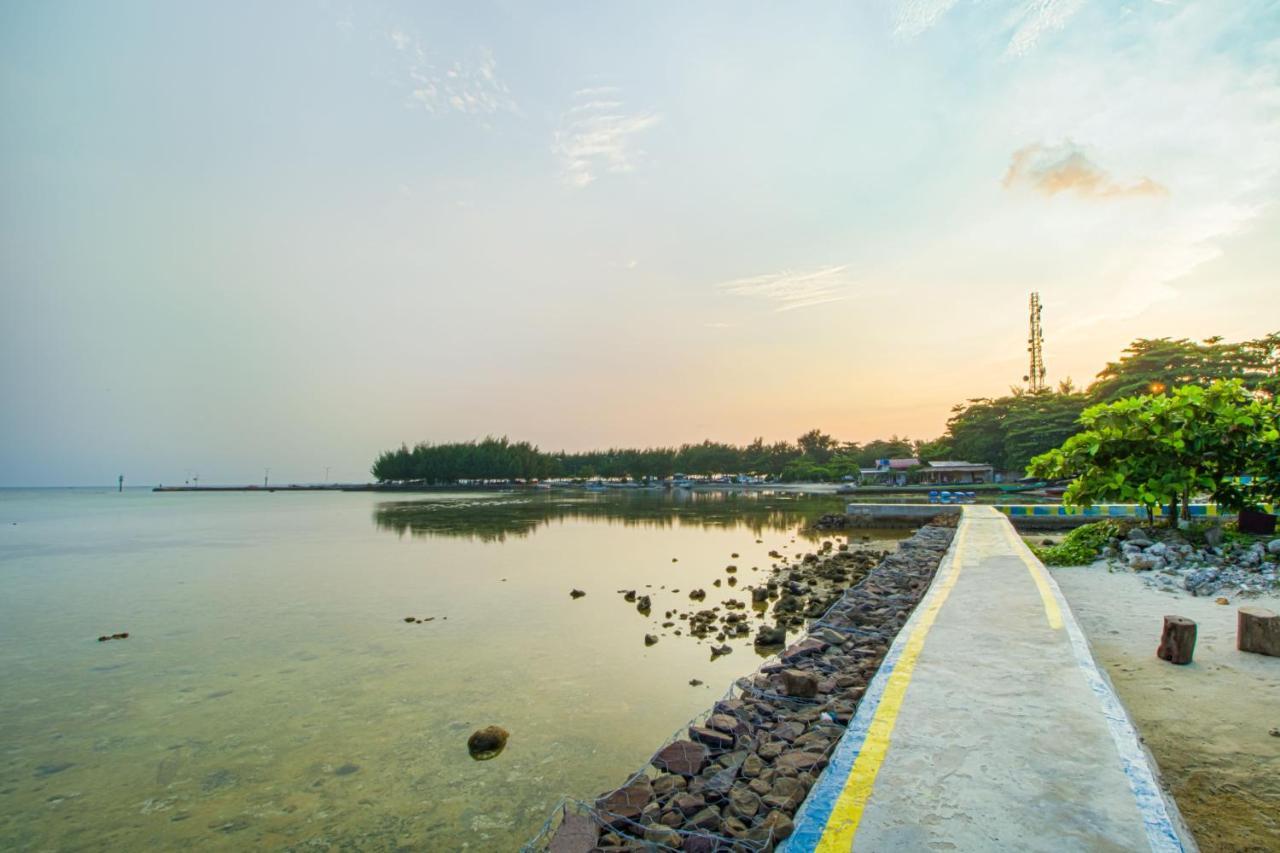 Guerilla Dive Lodge Pulau Pari Jakarta Exterior photo