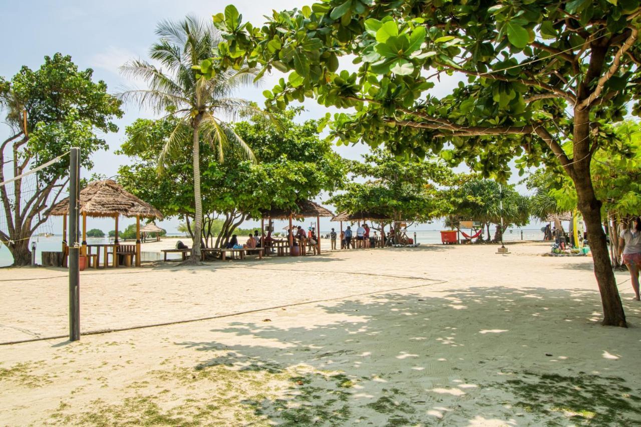 Guerilla Dive Lodge Pulau Pari Jakarta Exterior photo