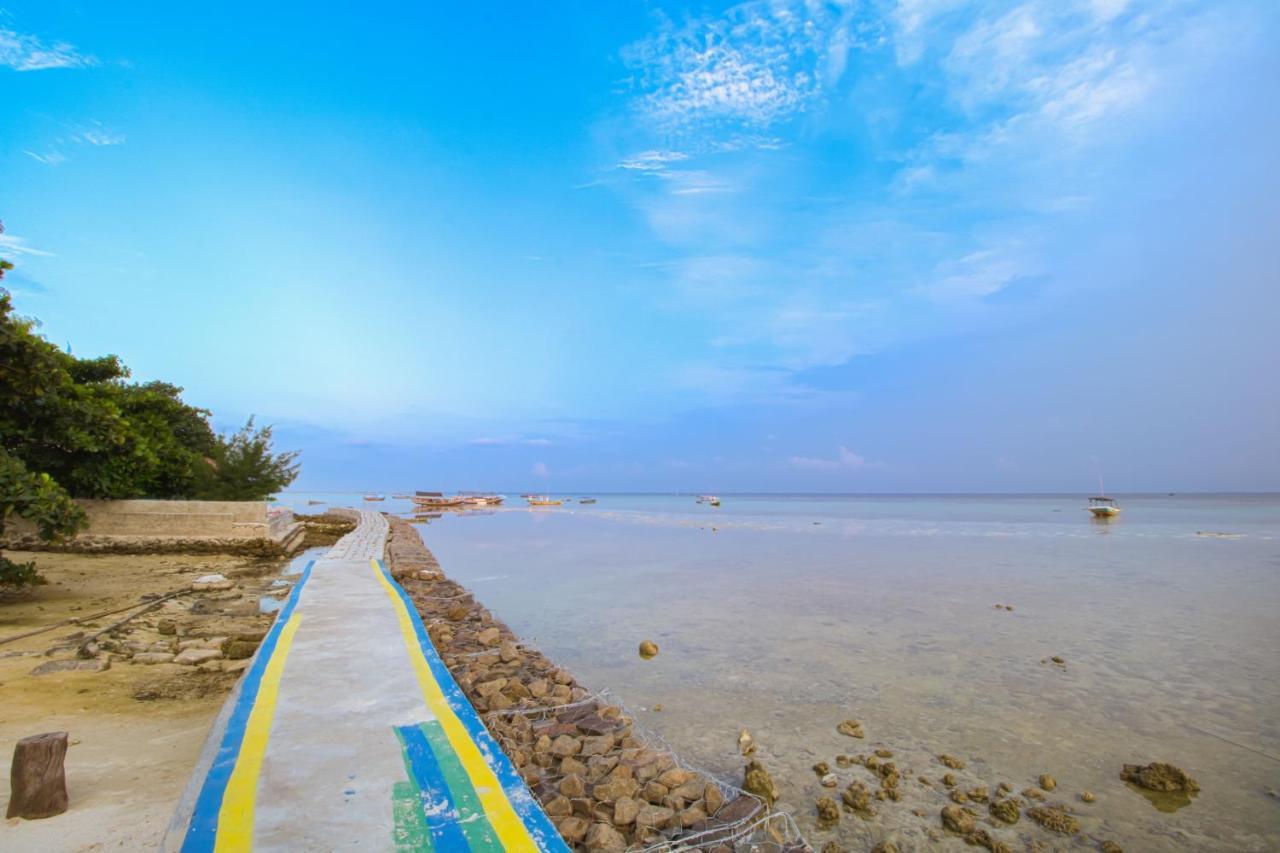 Guerilla Dive Lodge Pulau Pari Jakarta Exterior photo